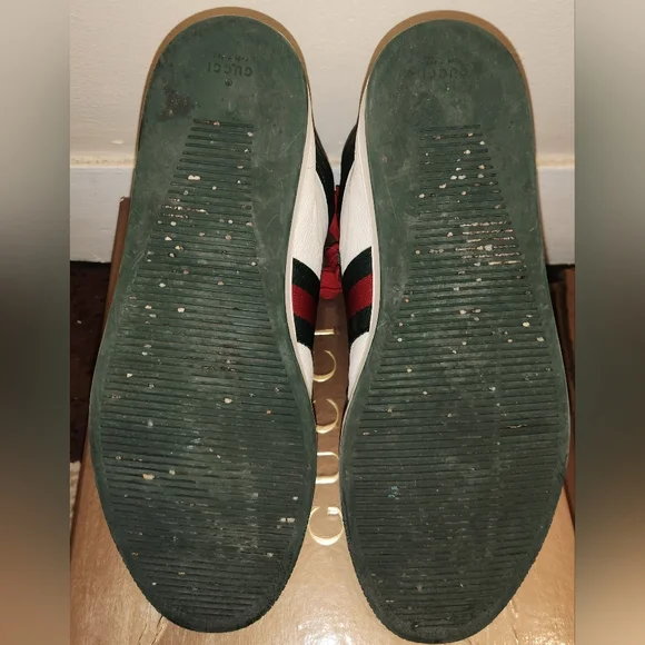 Gucci Hi-top leather sneakers with matching belt set. Size 100/40